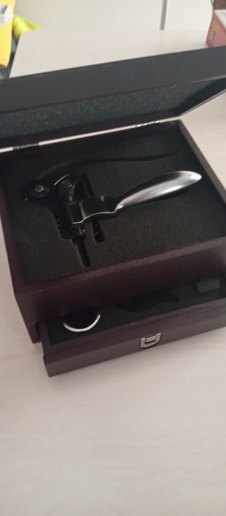 Sacacorchos de vino en caja