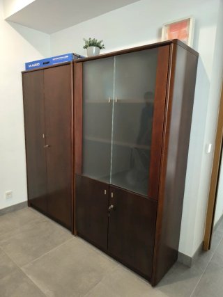 Armario madera puertas opacas
