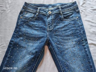 Pantalón vaquero skinny con brillantitos