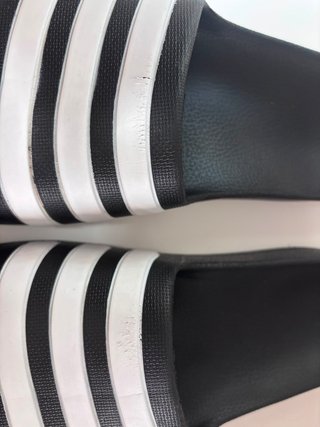Chanclas Adidas Negras y Blancas - Talla 37