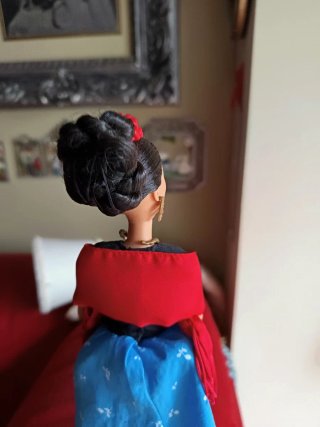 Barbie Frida Kahlo Serie Mujeres Inspiradoras