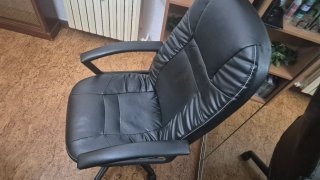 Silla de oficina negra semi usada