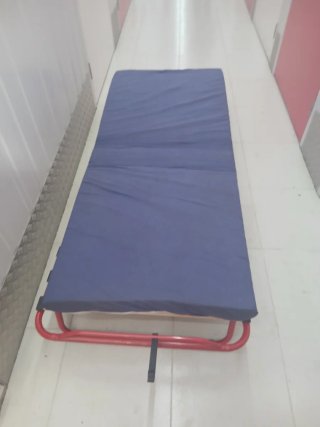 Cama plegable con colchón