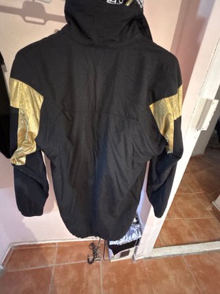 Chaqueta Adidas Negra y Dorada Talla  xs