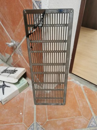 Rejilla ventilación metálica