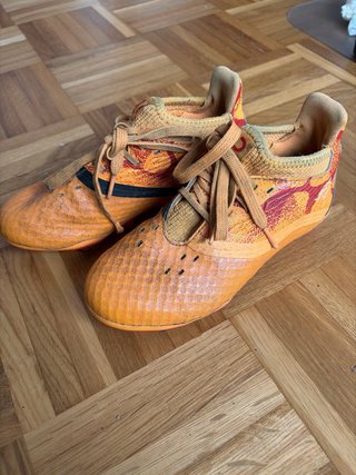 Botas de fútbol niño tacos plástico talla 30