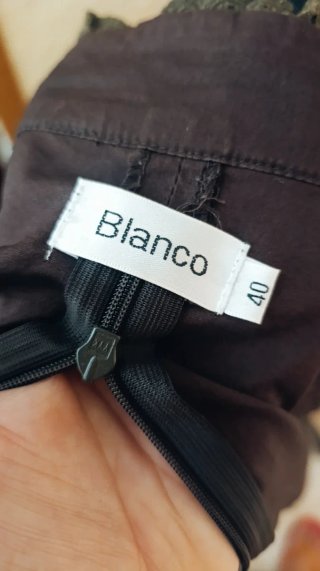 Blusa marrón bordada