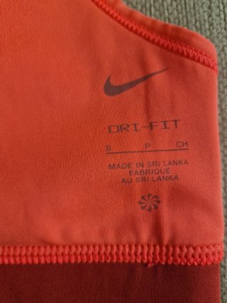 Sujetador deportivo Nike naranja y rojo