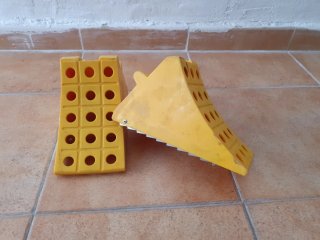 2 Calzos Ruedas Caravana/Remolque Amarillos
