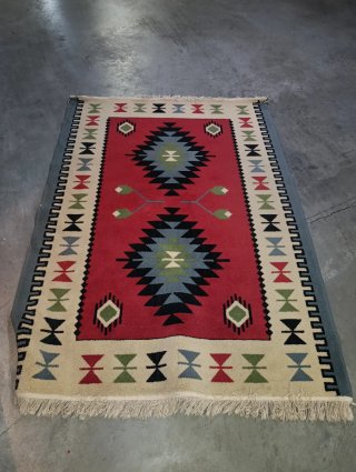 Alfombra de salón estilo étnico