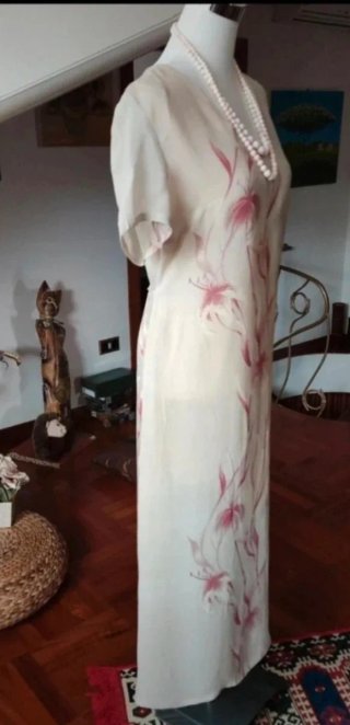 Vestito donna lungo beige con fiori rosa