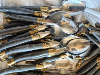 Set  Coltelli forchette cucchiai e cucciaini