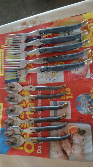 Set  Coltelli forchette cucchiai e cucciaini