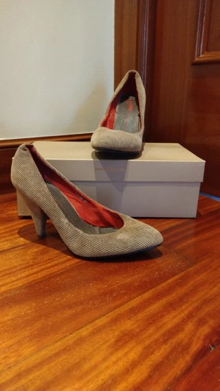 Zapatos de tacón de pana marrones
