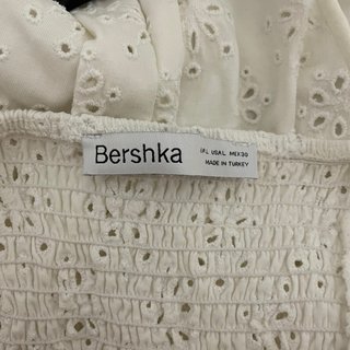 Vestido corto blanco bordado suizo - Bershka