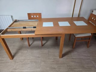 Mesa de comedor extensible con 4 sillas
