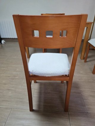 Mesa de comedor extensible con 4 sillas