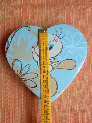 Caja metal forma corazón decorada Piolín