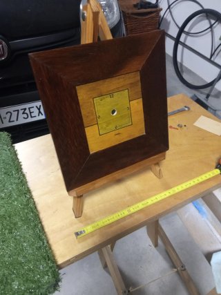 Orologio da tavolo artistico in legno