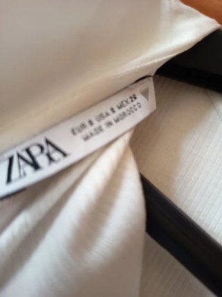 Camiseta blanca con cuello Peter Pan