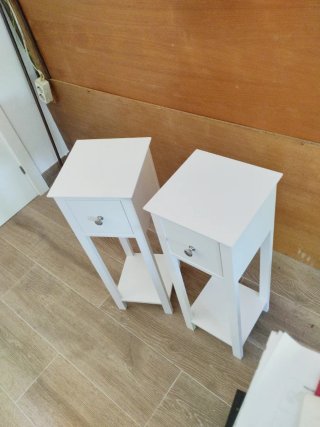 Mesitas de noche blancas de madera