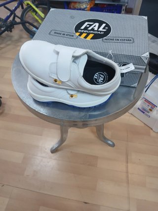 Zapatos de trabajo primera mano nuevos  de calidad