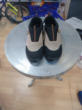 Zapatos de trabajo primera mano nuevos  de calidad
