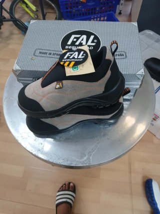 Zapatos de trabajo primera mano nuevos  de calidad