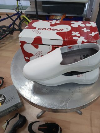 Zapatos de trabajo primera mano nuevos  de calidad