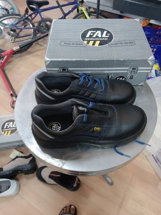 Zapatos de trabajo primera mano nuevos  de calidad