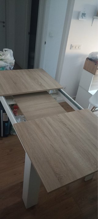 Mesa de comedor madera y blanco