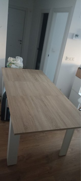 Mesa de comedor madera y blanco