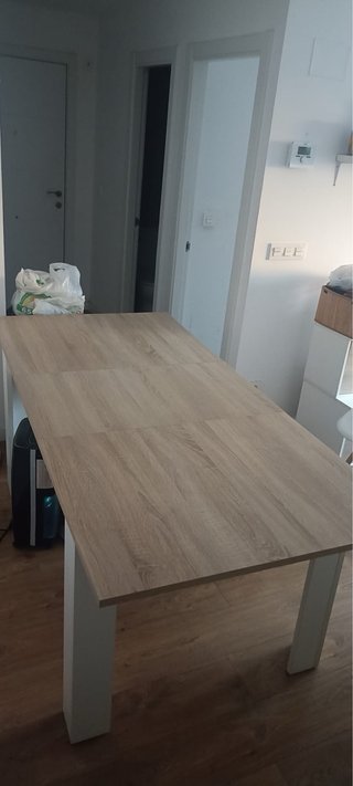 Mesa de comedor madera y blanco