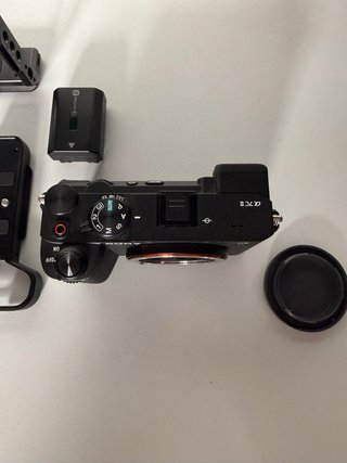 Sony a7c II Cámara Mirrorless + Jaula y placa