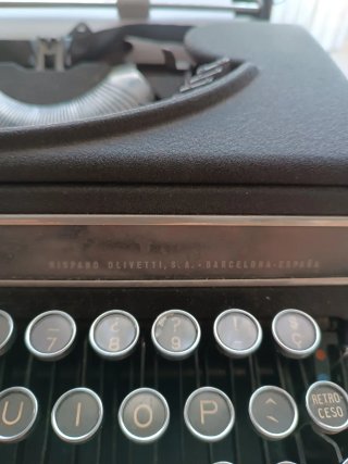 Máquina de escribir Olivetti Studio 46 años 50