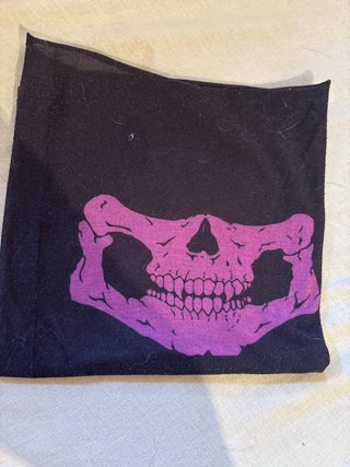 Braga de cuello calavera morada