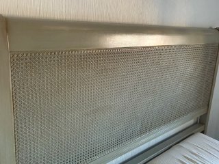 Cabecero de ratán y madera
