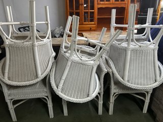 Sillón de mimbre blanco