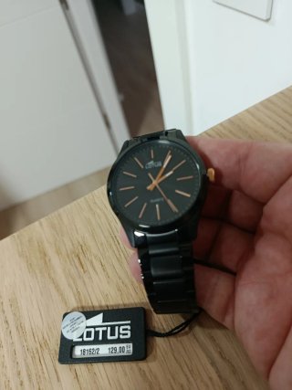 Reloj Lotus Negro y Dorado
