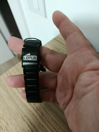 Reloj Lotus Negro y Dorado