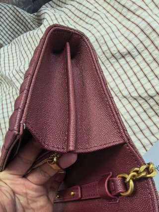Bolso YSL sobre granate