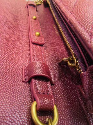 Bolso YSL sobre granate