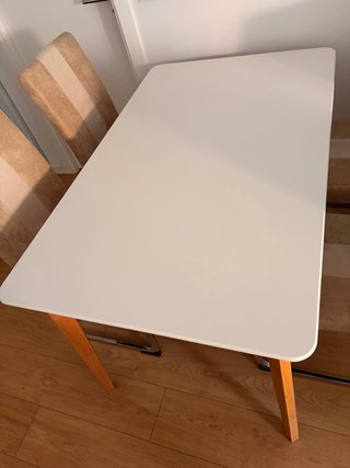 Mesa y 4 sillas comedor