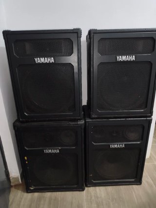 Altavoces Yamaha D 8104