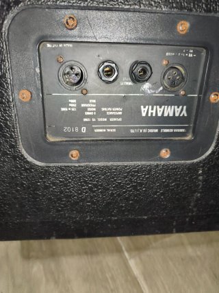 Altavoces Yamaha D 8104