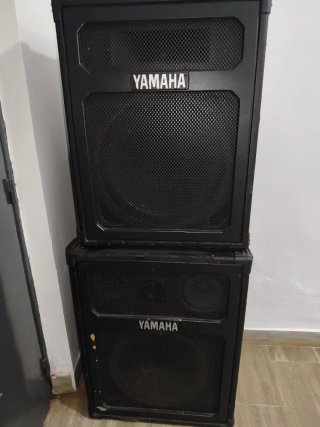 Altavoces Yamaha D 8104