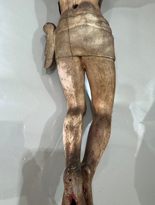 Cristo de madera antiguo