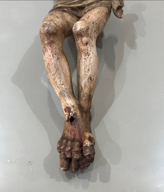 Cristo de madera antiguo
