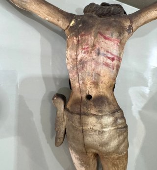 Cristo de madera antiguo