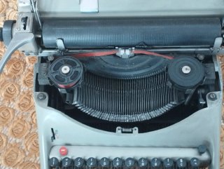 Máquina escribir antigua Hispano Olivetti Lexicon
